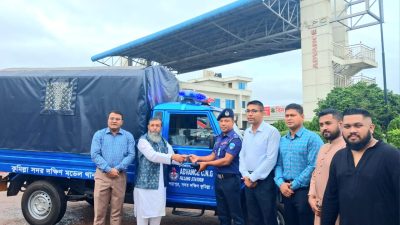 কুমিল্লা সদর মডেল থানায় গাড়ির চাবি তুলে দিলেন মোহাম্মদ হাতেম