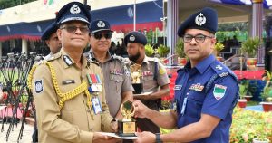 অবৈধ অস্ত্র ও মাদক উদ্ধারে বিশেষ সম্মাননা পেলেন কুষ্টিয়ার পুলিশ সুপার জসীম উদ্দিন
