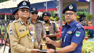 অবৈধ অস্ত্র ও মাদক উদ্ধারে বিশেষ সম্মাননা পেলেন কুষ্টিয়ার পুলিশ সুপার জসীম উদ্দিন
