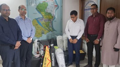 নারায়ণগঞ্জে ১৭ প্রাথমিক শিক্ষা প্রতিষ্ঠানে ক্রীড়া সামগ্রী বিতরণ