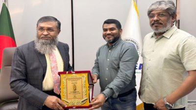 প্রোটেট ন্যাশনাল ফটোগ্রাফি কার্নিভালে সম্মাননা ক্রেস্ট পেলেন খন্দকার সাইফুল ইসলাম