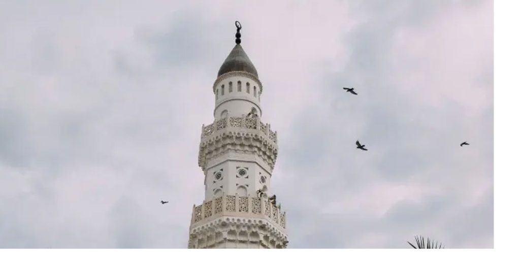 আজানের সময় কথা বলা কি পাপ? ইসলাম কী বলে জানুন