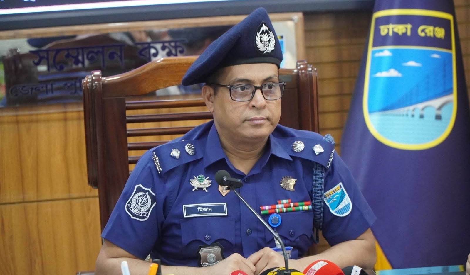 নারায়ণগঞ্জে দুর্নীতি ও হয়রানির বিরুদ্ধে এসপি মিজানুর রহমানের কঠোর অভিযান, শাস্তির মুখে একাধিক পুলিশ কর্মকর্তা